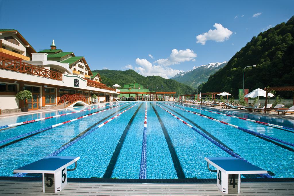 Grand Hotel Polyana Esto-Sadok Exterior photo The swimming pool