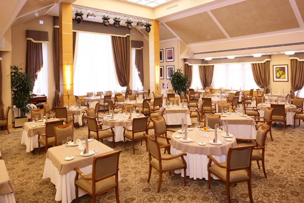 Grand Hotel Polyana Esto-Sadok Exterior photo Restaurant