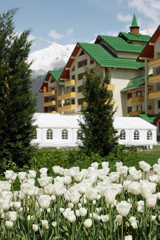 Grand Hotel Polyana Esto-Sadok Exterior photo The 2006 World Championships in the Bulgarian town of Borovets