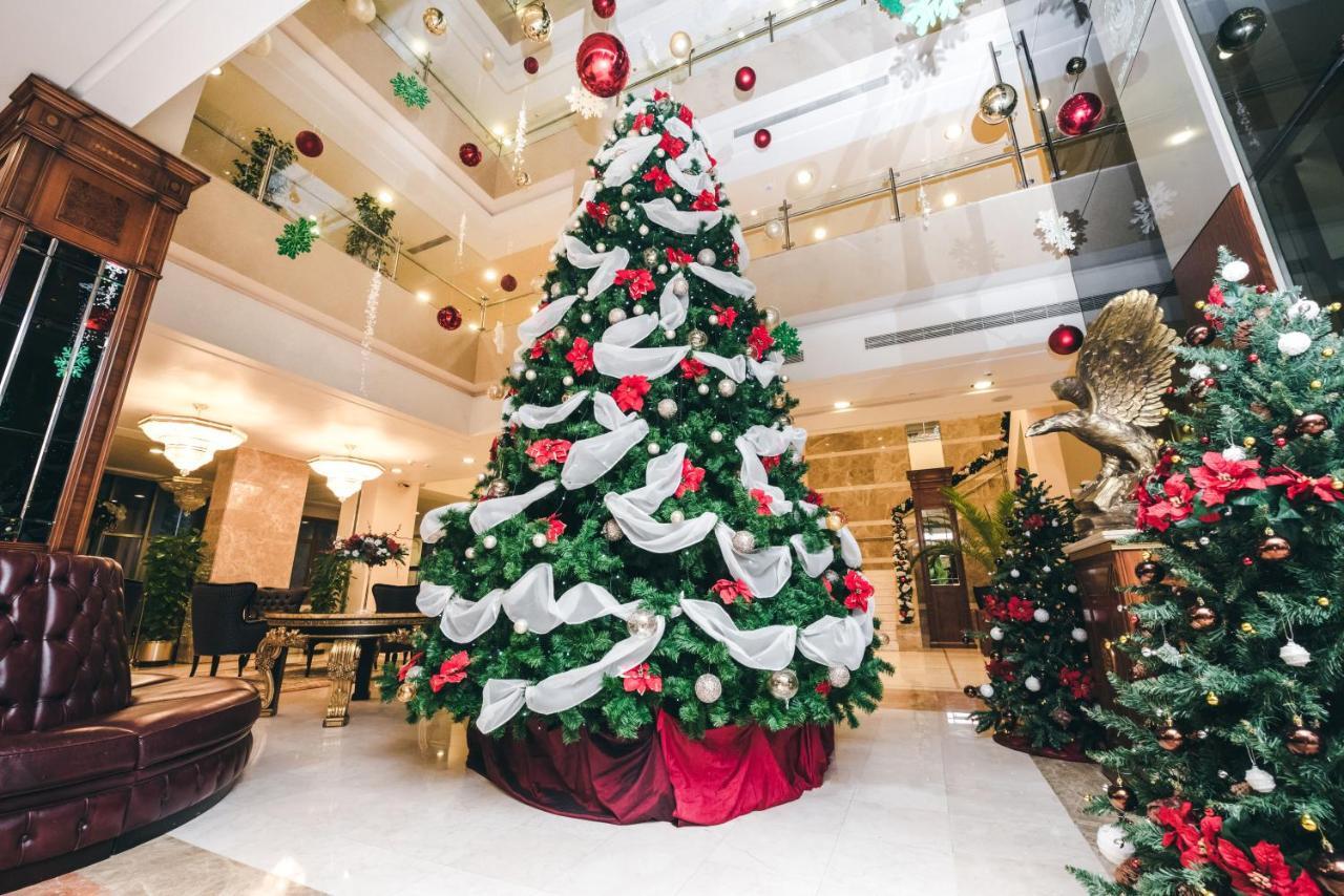 Grand Hotel Polyana Esto-Sadok Exterior photo Christmas tree at the Grand Hyatt Hotel, Mumbai