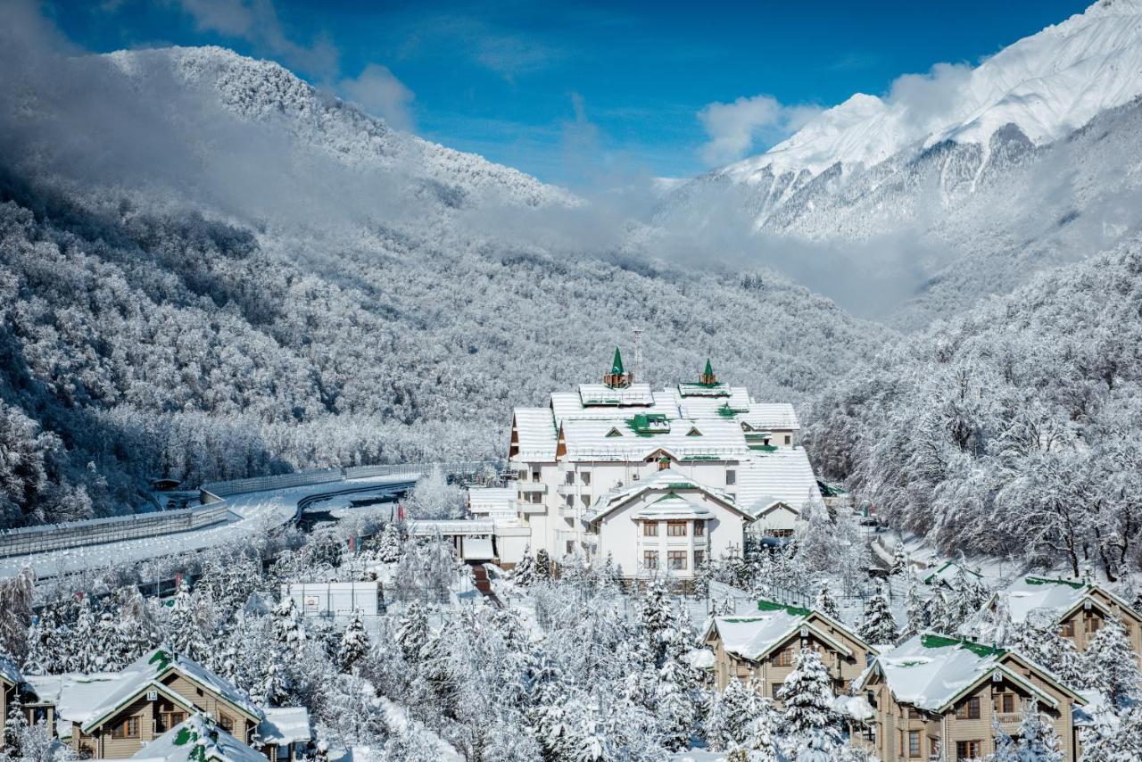 Grand Hotel Polyana Esto-Sadok Exterior photo The hotel in 2012